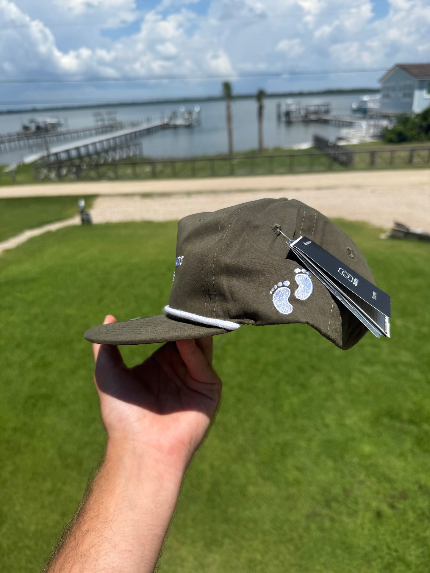 OLIVE/WHITE ROPE FLATBILL