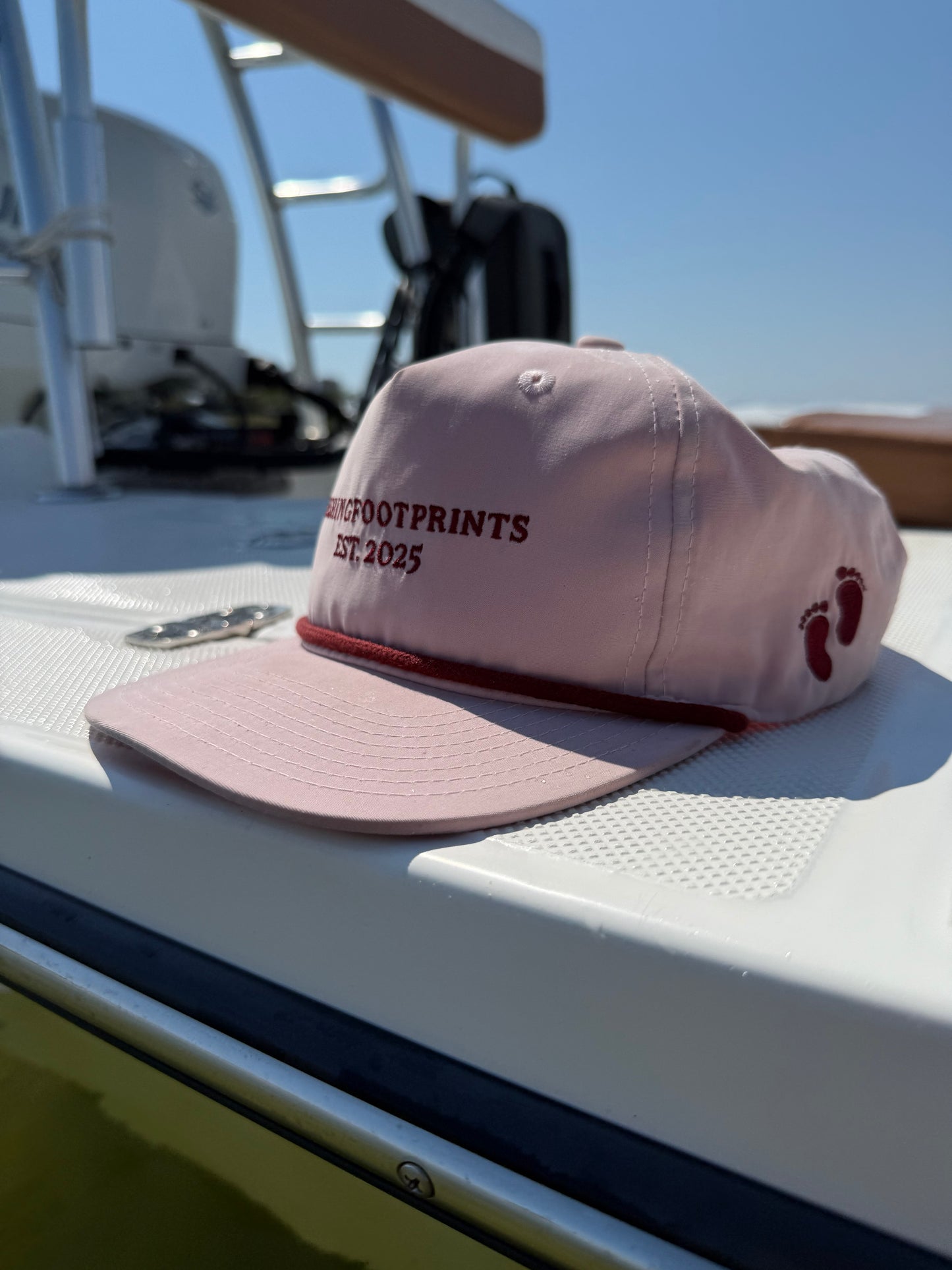 PEACH/MAROON ROPE FLATBILL